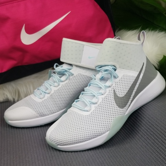 Nike Shoes - 💥SOLD💥Nike Zoom Strong Womens 11